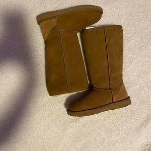 BRAND NEW UGGS